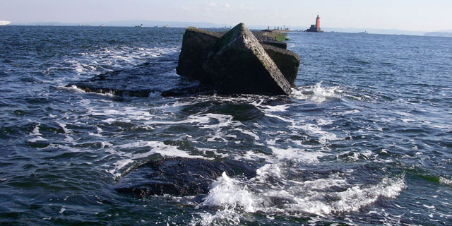 野島防波堤村本海事